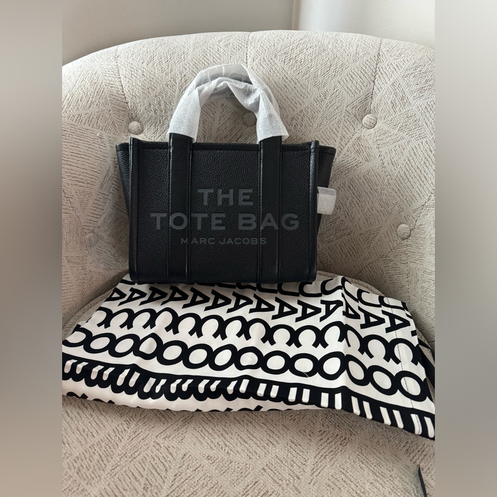 The Small Tote Leather Bag - Picture 7 of 7